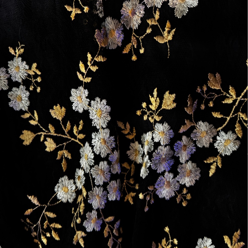 Floral lace Express dress - Picture 4 of 7